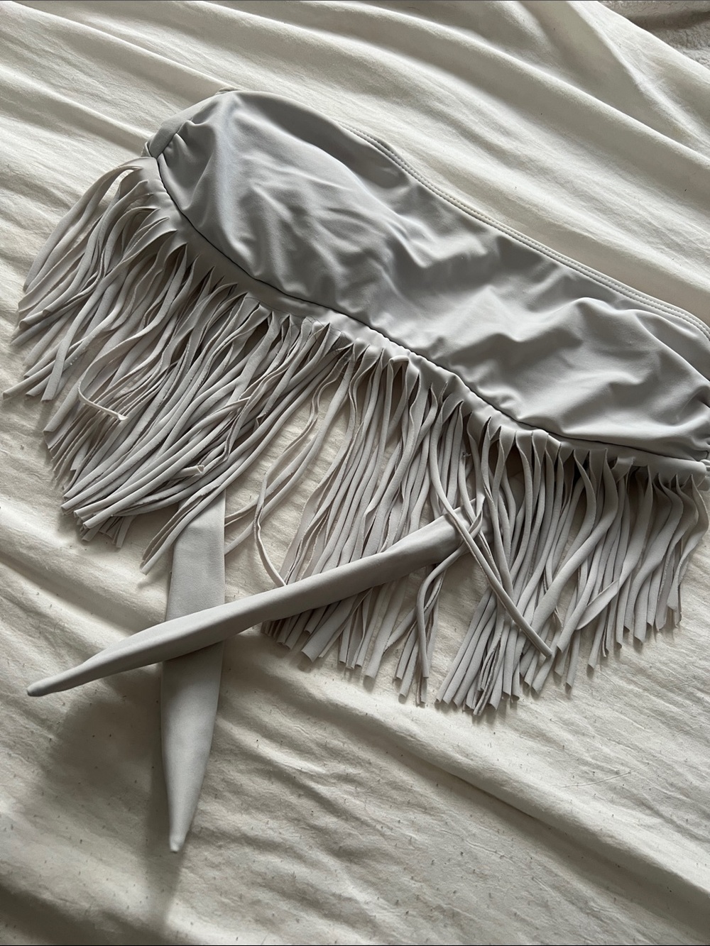 FRINGE BANDEAU TIE WHITE BIKINI TOP